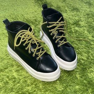 Madden girl women’s chuckle high-top platform sneaker